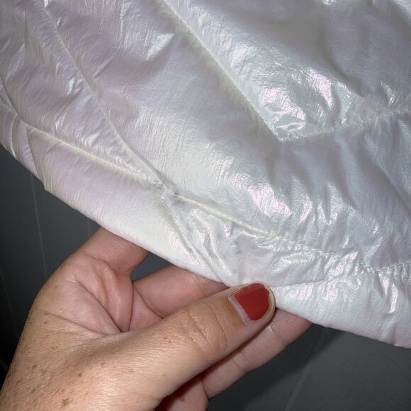 J. McLaughlin Women’s Eira Iridescent Puffer Down Vest Size Medium NWT - Picture 4 of 6